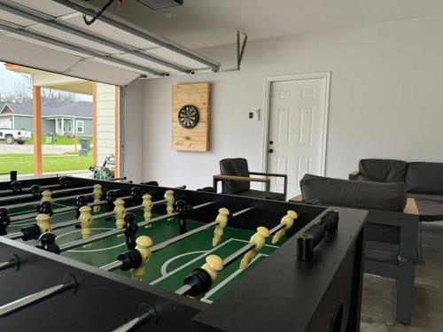 Φωτογραφία από το άλμπουμ του 3 Bedroom House 5 Min Walk to Square σε Granbury