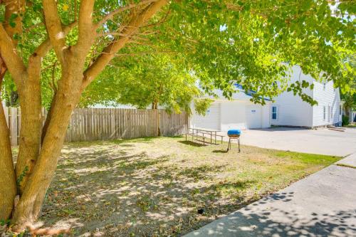 Taman di luar Warrensburg Home, Close to Downtown!