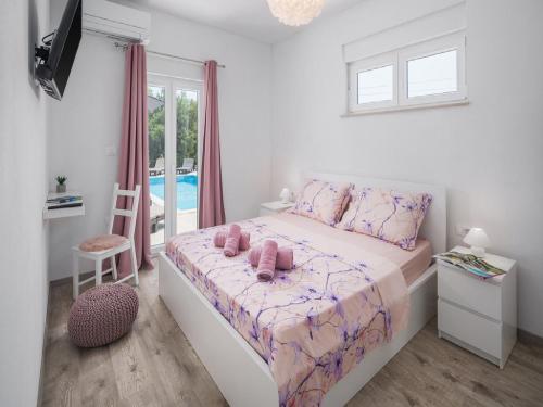 Katil atau katil-katil dalam bilik di Villa Tomichic with Swimming Pool