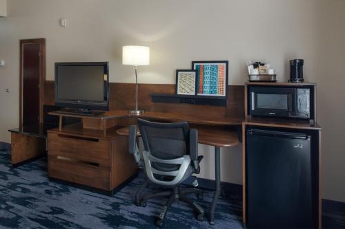 an office with a desk with a computer and a chair at Fairfield by Marriott in Troy