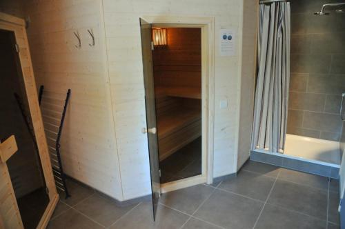 Vonios kambarys apgyvendinimo įstaigoje Mars