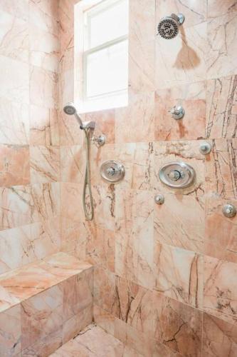 Entire Second Flr - Santa Monica Luxury Roman Villa photo 35