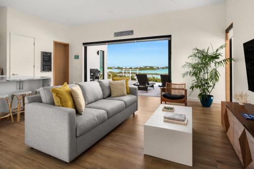 Imagine din galeria proprietății Maresia Villa - Luxurious Villa with Infinity Pool, Rooftop and Amazing Views în Providenciales