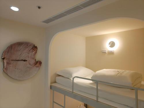 Postel nebo postele na pokoji v ubytování WonderTime3- Hankou' Inn 'Taipei Main Station