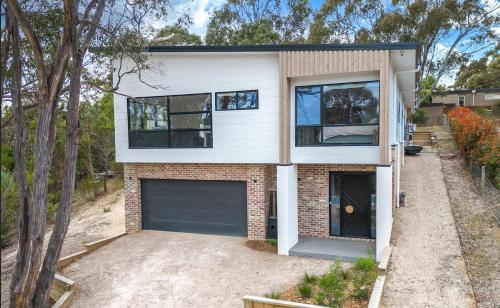 Gallery image of Glamour in Gisborne - with spa! in Gisborne