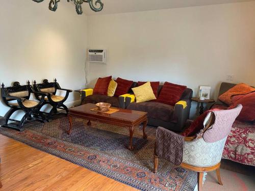 Entire Second Flr - Santa Monica Luxury Roman Villa photo 31