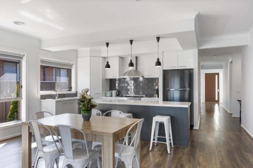 a kitchen and dining room with a table and chairs at Modern Family Home in Lucas with Free WiFi in Windermere