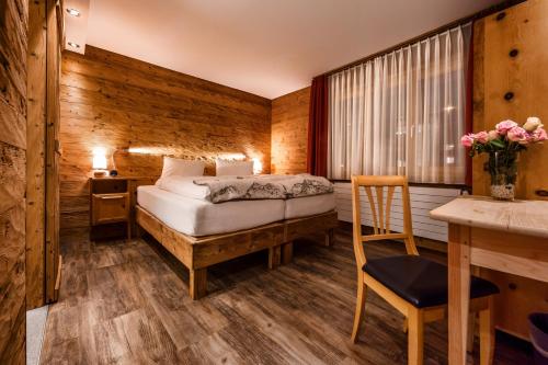 Postel nebo postele na pokoji v ubytování Arosa Vetter Hotel