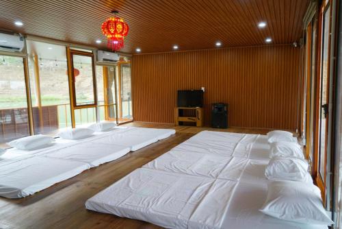 Φωτογραφία από το άλμπουμ του Bakhan Floating House σε Hương Tân Lạc