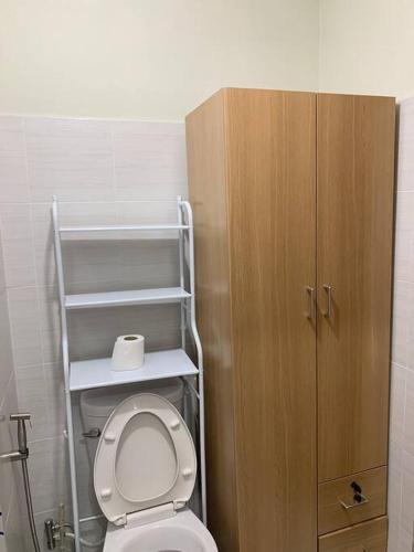 Ванная комната в Affordable Condo, near IT Park