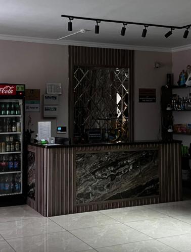 アスタナにあるКомплекс Изумрудの店内のバー