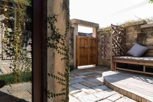 Terrasse ou espace extérieur de l'établissement 黟县无名初黑多白少酒店