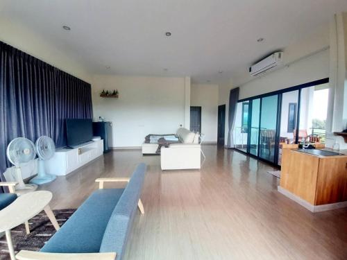 Posezení v ubytování Niramitsook Farm Stay Khao Yai บ้านไร่นิรามิสสุข ฟาร์มสเตย์ ปากช่อง เขาใหญ่