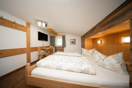 Postel nebo postele na pokoji v ubytování Haus Alexander