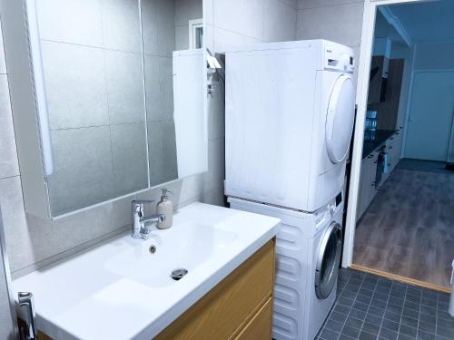 Koupelna v ubytování Stunning 2 BR Apartment In The City Centre