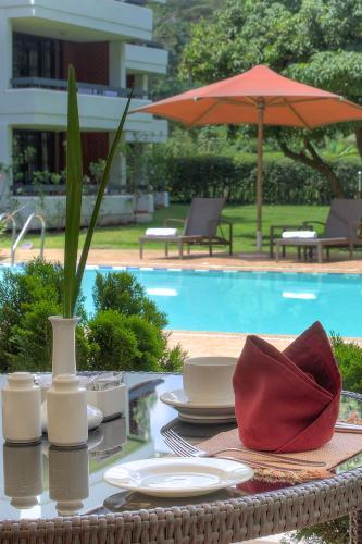 Heri Heights Hotel Apartments, SureStay Collection by Best Westernの敷地内または近くにあるプール