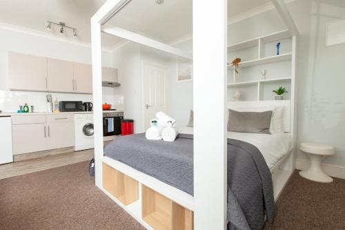 Classy Studio Apartment In Brighton photo 9