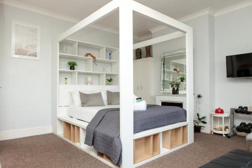 Classy Studio Apartment In Brighton photo 15