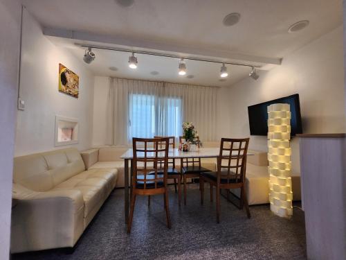 Olive hostel W_3