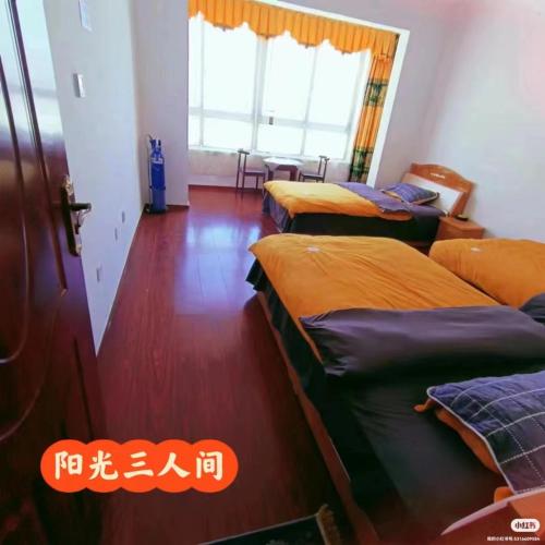 a room with three beds in a room at 暖阳民宿 in Shigatse