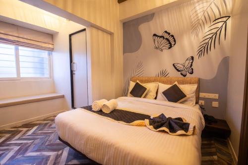a bedroom with a bed in a room at La Papillon Maison in Puducherry