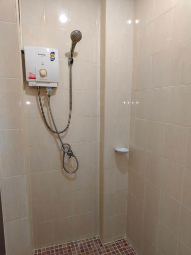 Bilik mandi di Baan Thawin