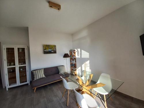 Ruang duduk di Appartamento Miralago con Giardino sul Lago