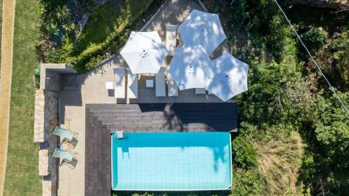 an overhead view of a house with a swimming pool at B&B Le Ginestre in Cefalù