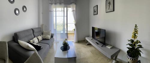 Precioso apartamento con vistas a mar y montaña en Manilva