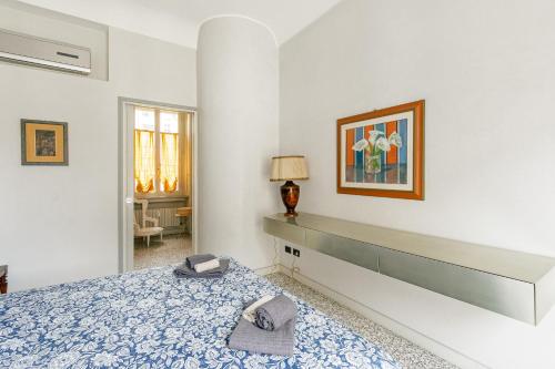 HomyCare Stylish apartment with jacuzzi & balcony steps from Duomo