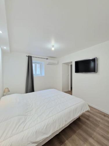 Ένα ή περισσότερα κρεβάτια σε δωμάτιο στο NEW Bel appartement avec jardin
