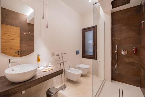 Two-Bedroom Deluxe Apartment with Balcony