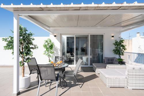 City View Penthouse with Large Terrace