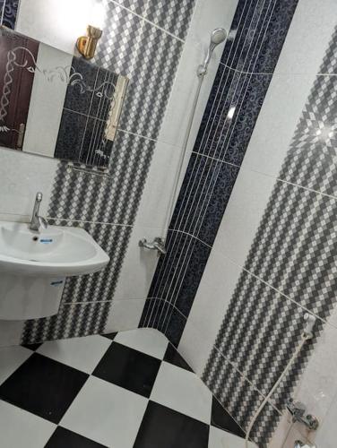 Ένα μπάνιο στο Spacious & Luxurious 2 bedroom apartment