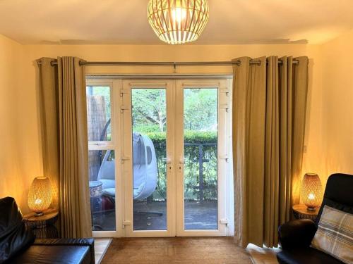 Posezení v ubytování Spacious 1BD Orpington Flat, 20 min to Central LDN