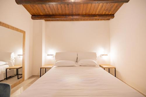 Deluxe One-Bedroom Apartment with Garden View