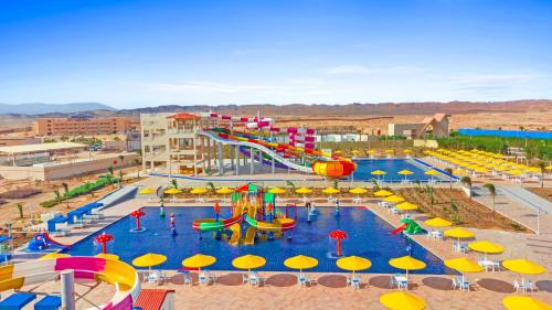 Bazén v ubytování Pickalbatros Sea World Resort - Marsa Alam- "Aqua Park" nebo v jeho okolí