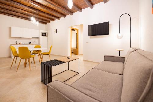 Deluxe One-Bedroom Apartment with Garden View