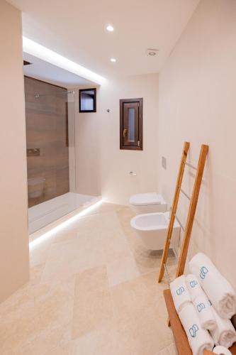 Deluxe One-Bedroom Apartment with Garden View