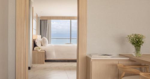 Postel nebo postele na pokoji v ubytování Eastin Resort Rayong
