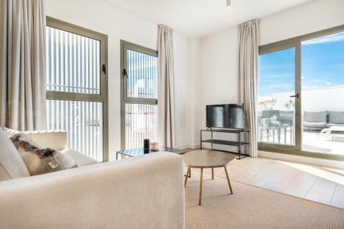 Vibrant apartment with terrace by REMS