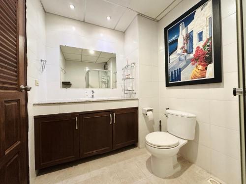 Bilik mandi di Metta Condominiums