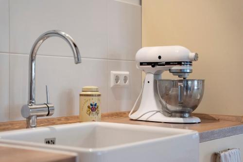 a mixer sitting on top of a kitchen counter at Taubenkobel in Groß Wokern