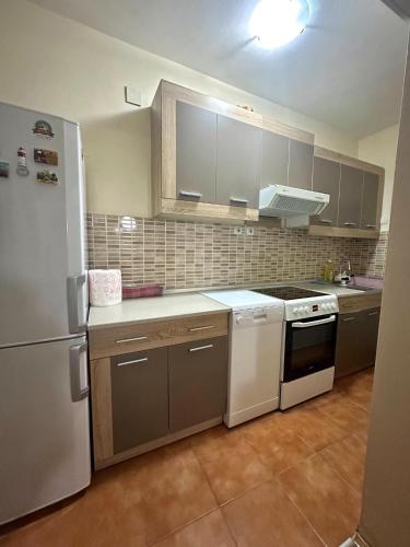 O bucătărie sau chicinetă la M apartment