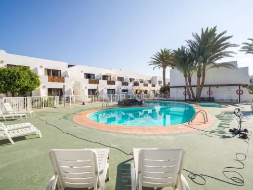 INEIKA in Corralejo - Balcony & Poolside