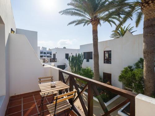 INEIKA in Corralejo - Balcony & Poolside