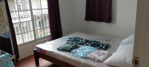 Giường trong phòng chung tại 2 bedrooms 2 toilet and bath furnished house in Royal Palms Tres Dauis Bohol