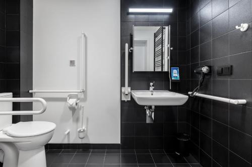 Koupelna v ubytování Hotel Kyriad Stargard