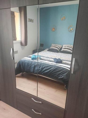 Una cama o camas en una habitación de Maison à l'aube des vignes