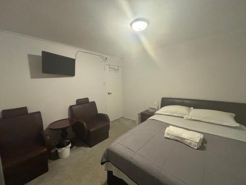 Postel nebo postele na pokoji v ubytování YnY Guest house